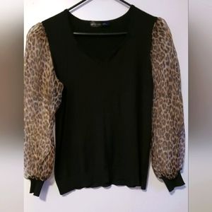 Sweet Halo Leopard Print Sleeve Top. Size Medium.